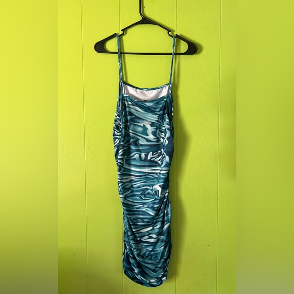 Dress - Picture 4 of 4